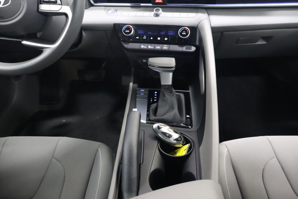 Used 2024 Hyundai Elantra SEL FWD image 20