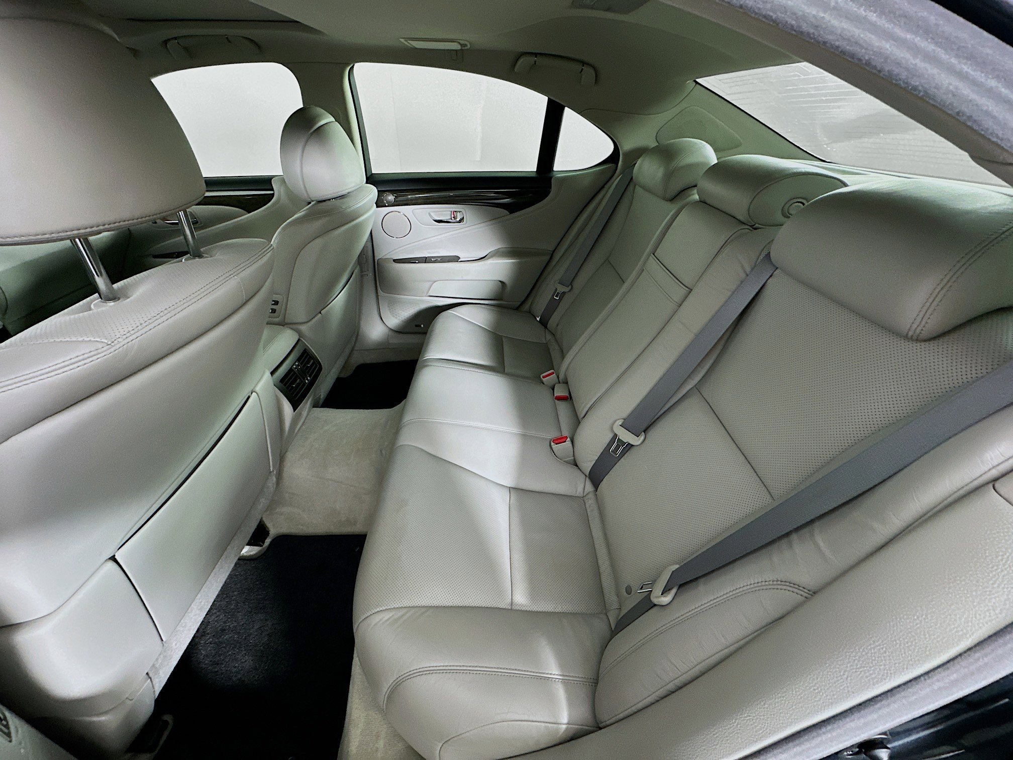 Used 2011 Lexus LS 460 image 29