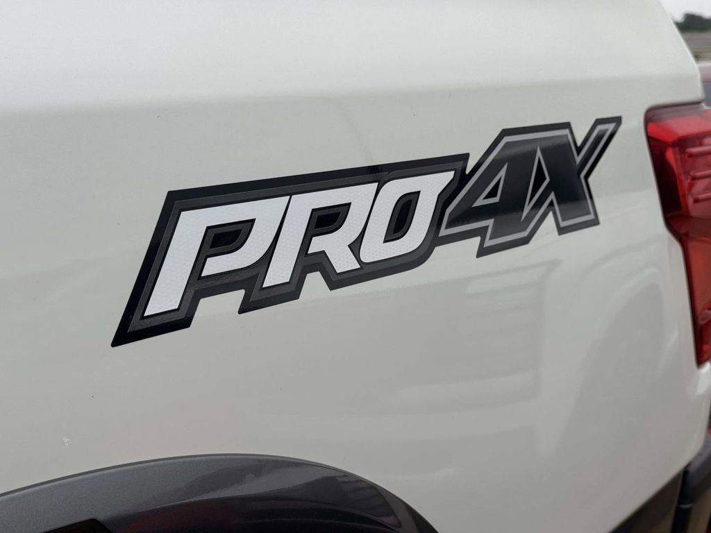 Used 2017 Nissan Titan PRO-4X w/ Pro-4x Convenience Package AWD/4WD image 8