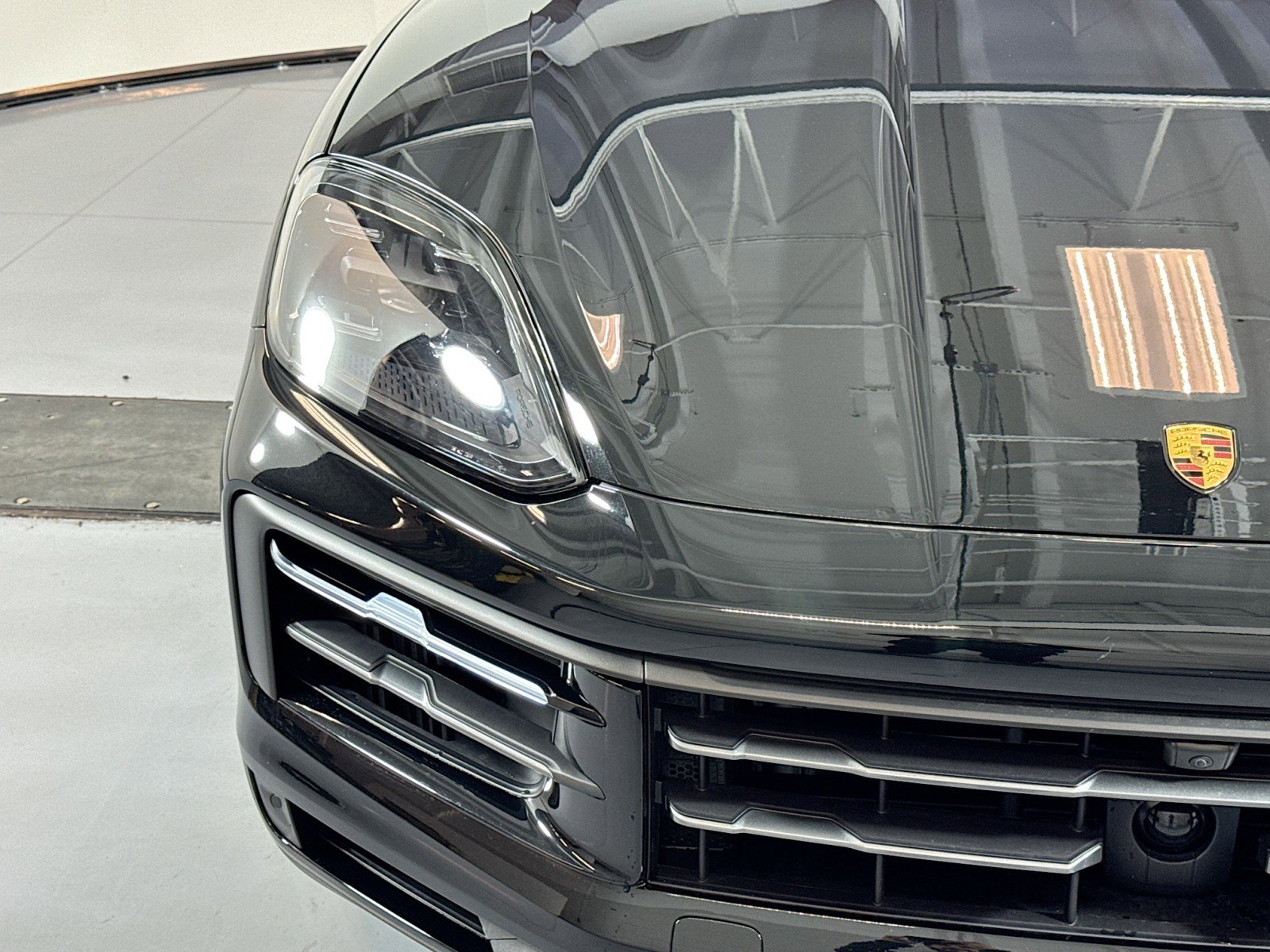 Certified 2025 Porsche Cayenne image 27