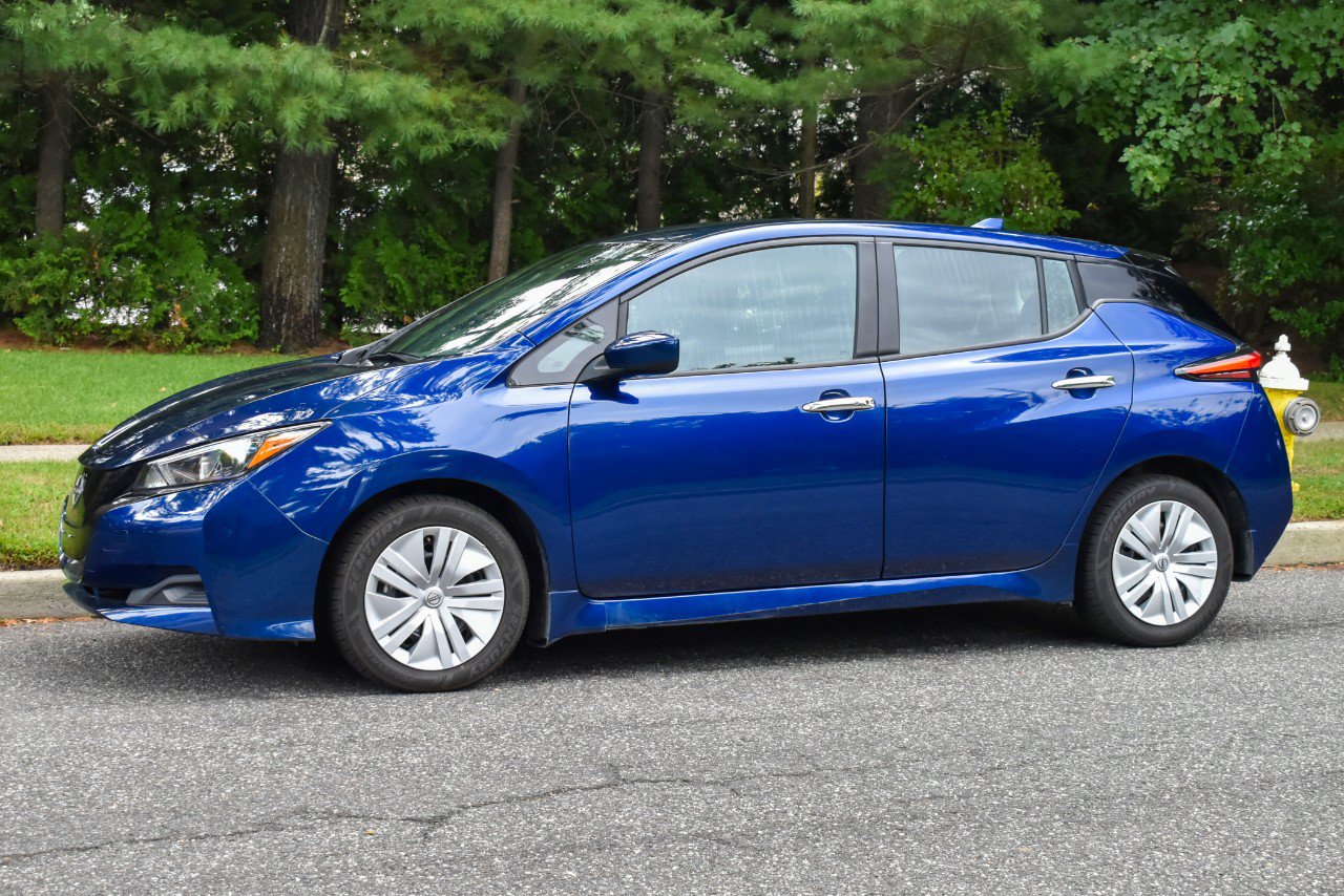 Used 2025 Nissan Leaf S FWD image 2