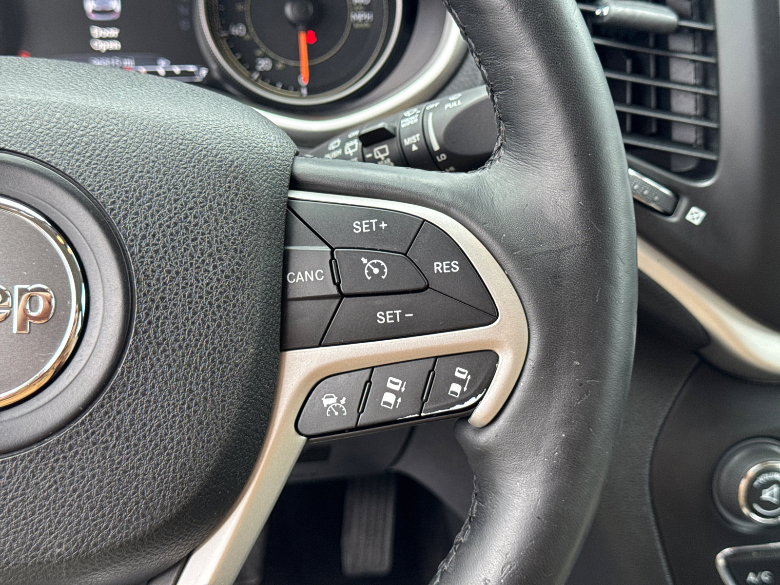 Used 2016 Jeep Cherokee Limited w/ Technology Group image 26