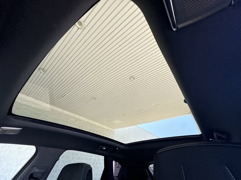 Certified 2025 Cadillac Optiq Luxury 2 w/ LPO, Floor Liner Package AWD/4WD image 18