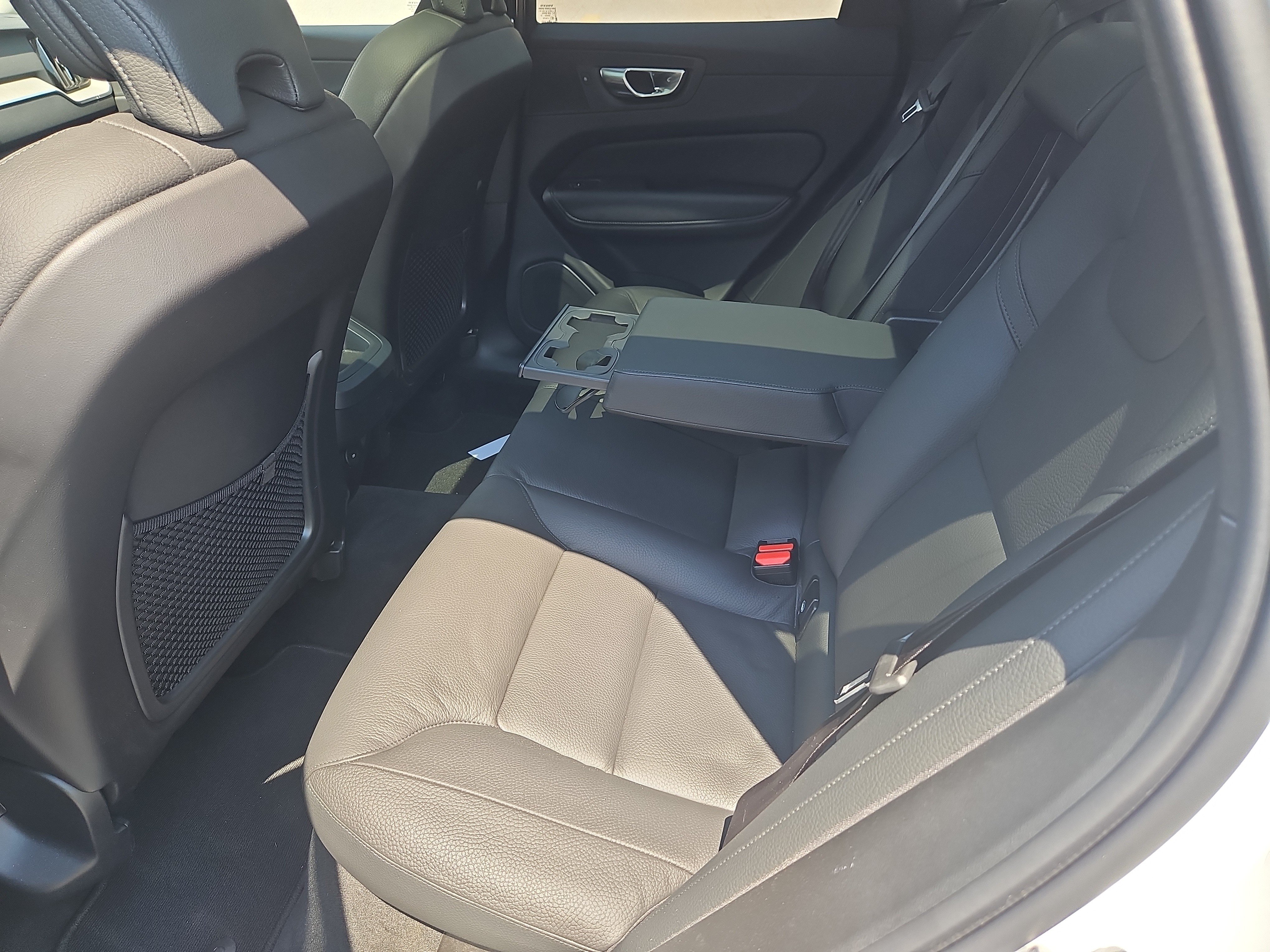 Used 2025 Volvo XC60 B5 Plus AWD/4WD image 30