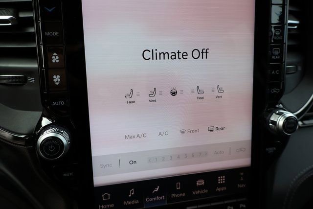 Used 2025 RAM 3500 Limited image 28