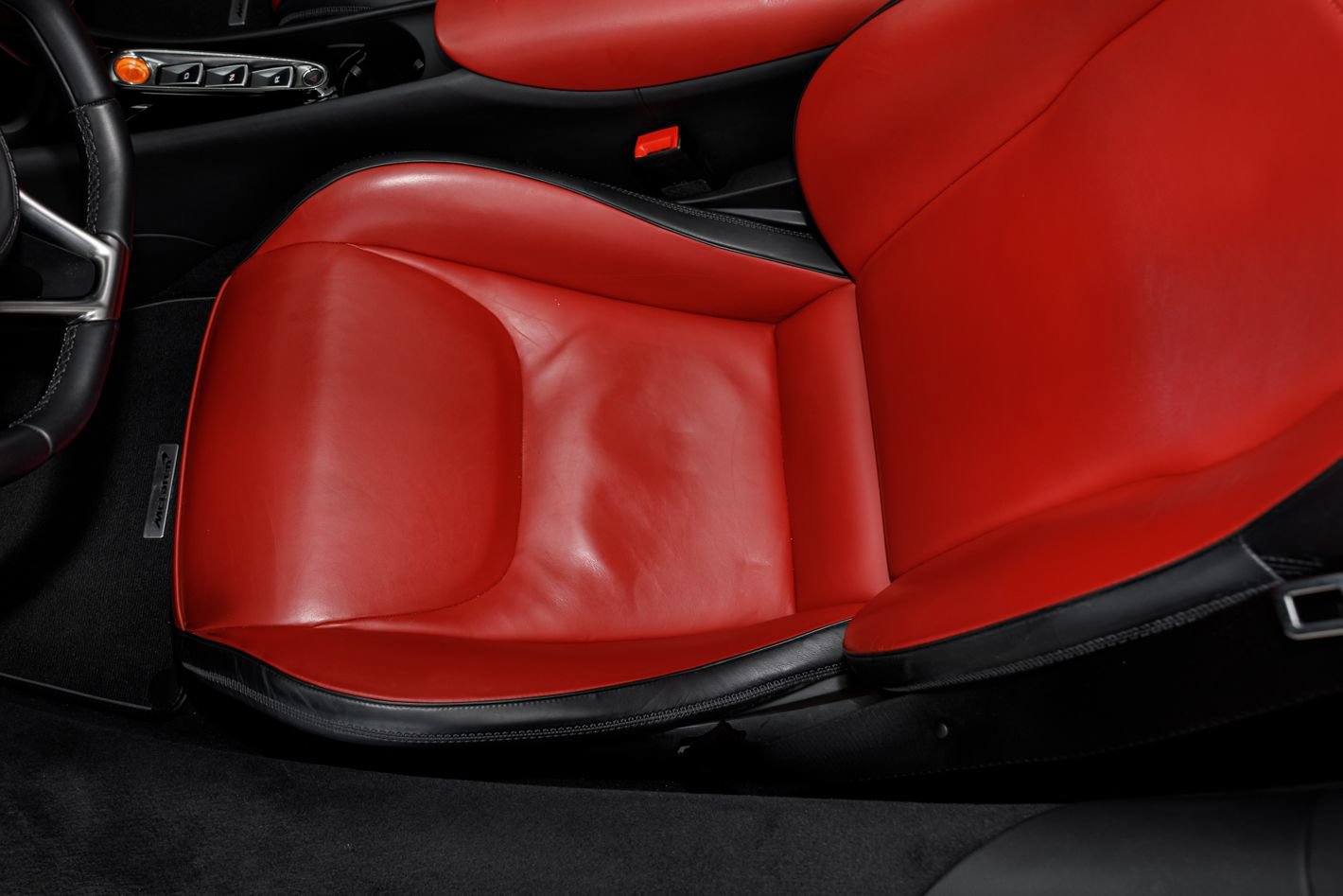 Used 2025 McLaren Artura Spider RWD image 45
