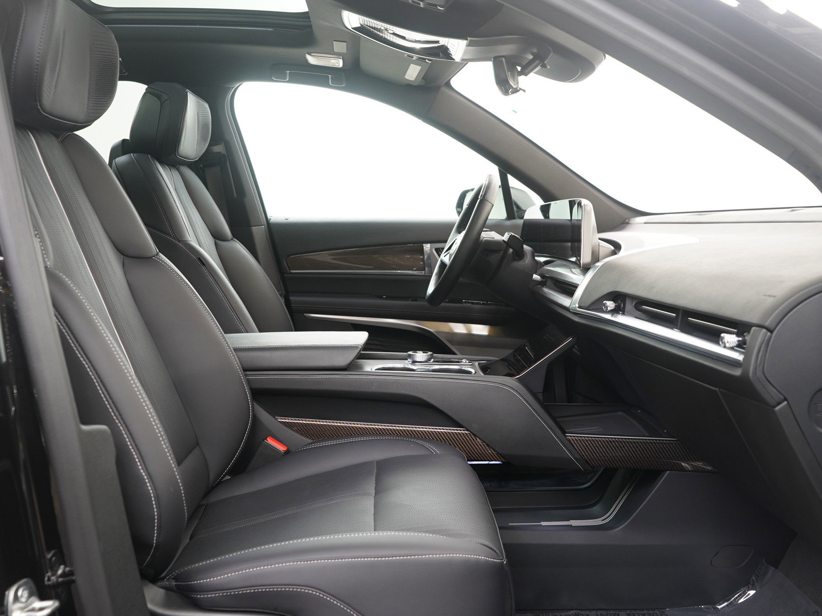 Used 2026 Cadillac Vistiq Luxury image 14