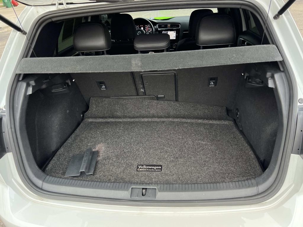 Used 2019 Volkswagen Golf R 4-Door image 9