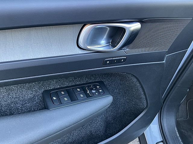 Certified 2025 Volvo XC40 B5 Plus image 16