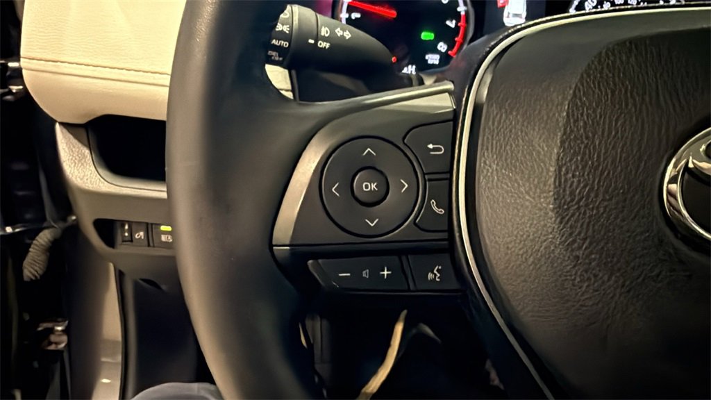 Used 2019 Toyota RAV4 XLE Premium image 32