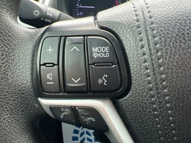 Used 2019 Toyota Highlander LE AWD/4WD image 20