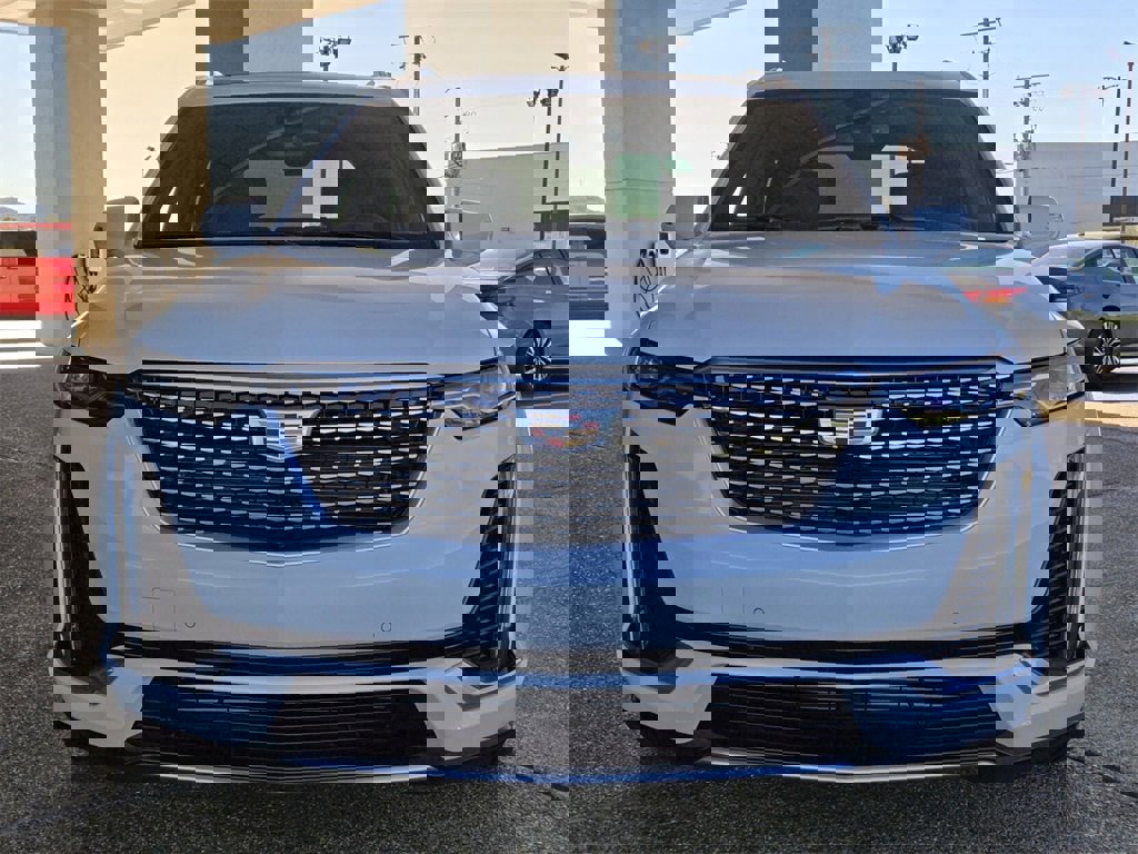 New 2025 Cadillac XT6 Luxury image 2