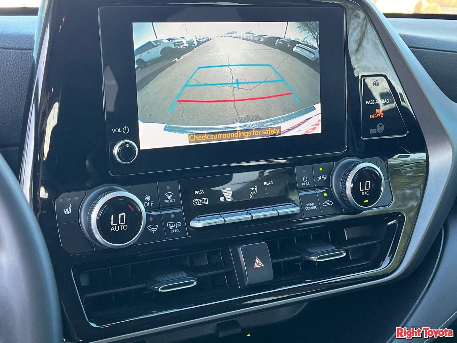 Used 2023 Toyota Highlander XLE FWD image 27