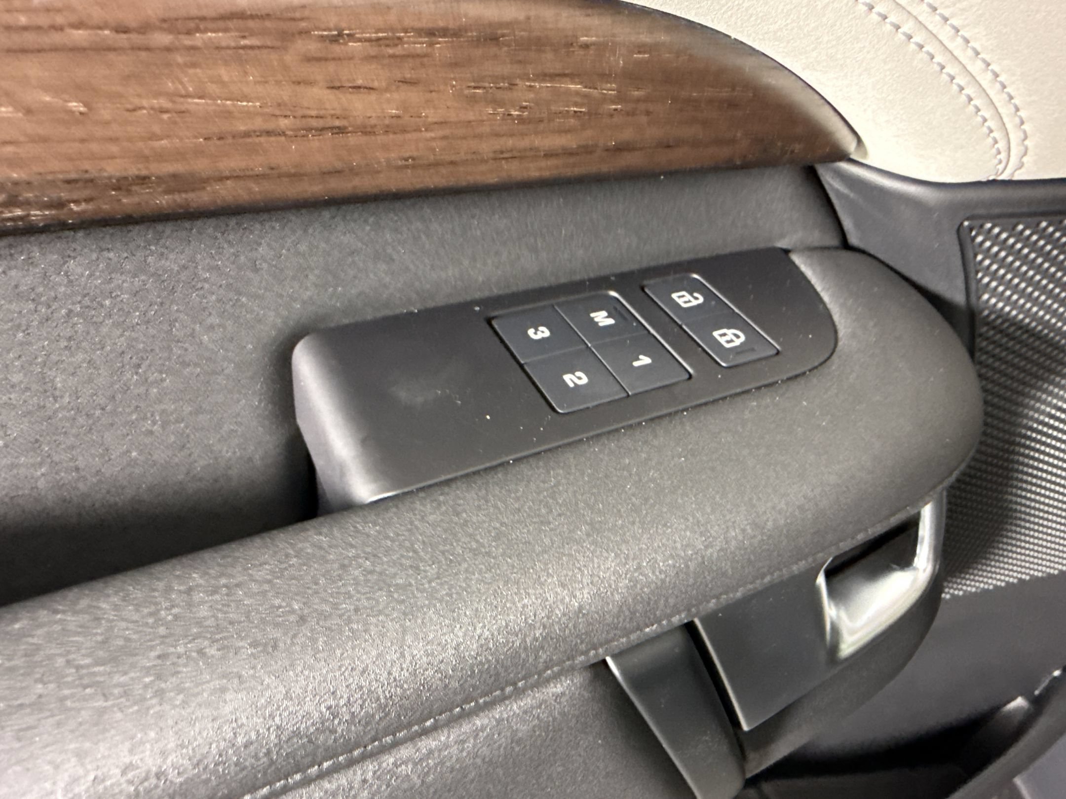 New 2026 Land Rover Discovery S AWD/4WD image 14