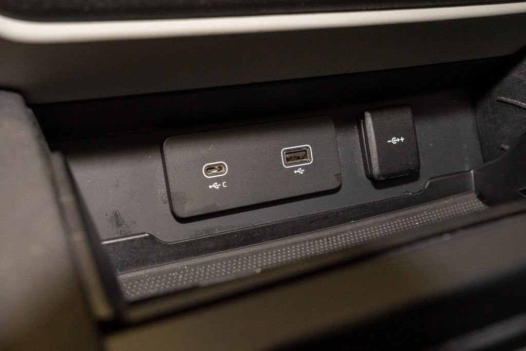 Used 2020 Land Rover Defender 110 SE image 18