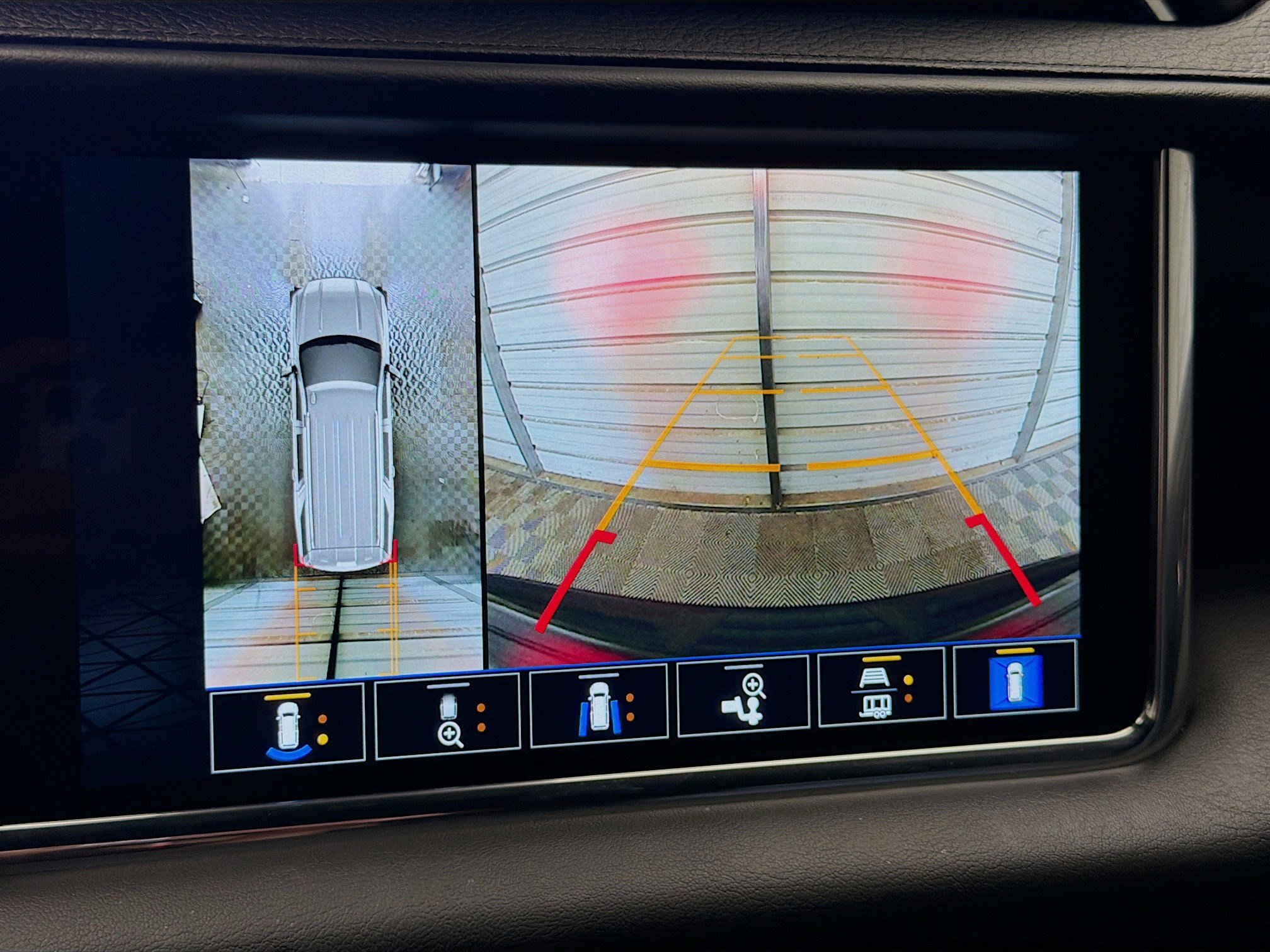 Used 2023 GMC Yukon Denali RWD image 17