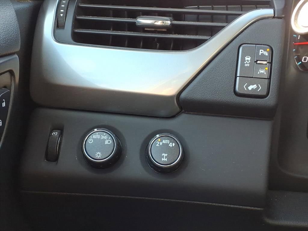 Used 2018 Chevrolet Suburban LT image 21