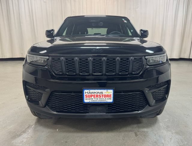 Used 2025 Jeep Grand Cherokee Altitude AWD/4WD image 10