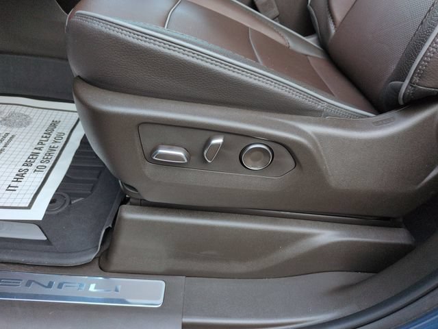 Used 2025 GMC Sierra 1500 Denali w/ Denali Reserve Package AWD/4WD image 12