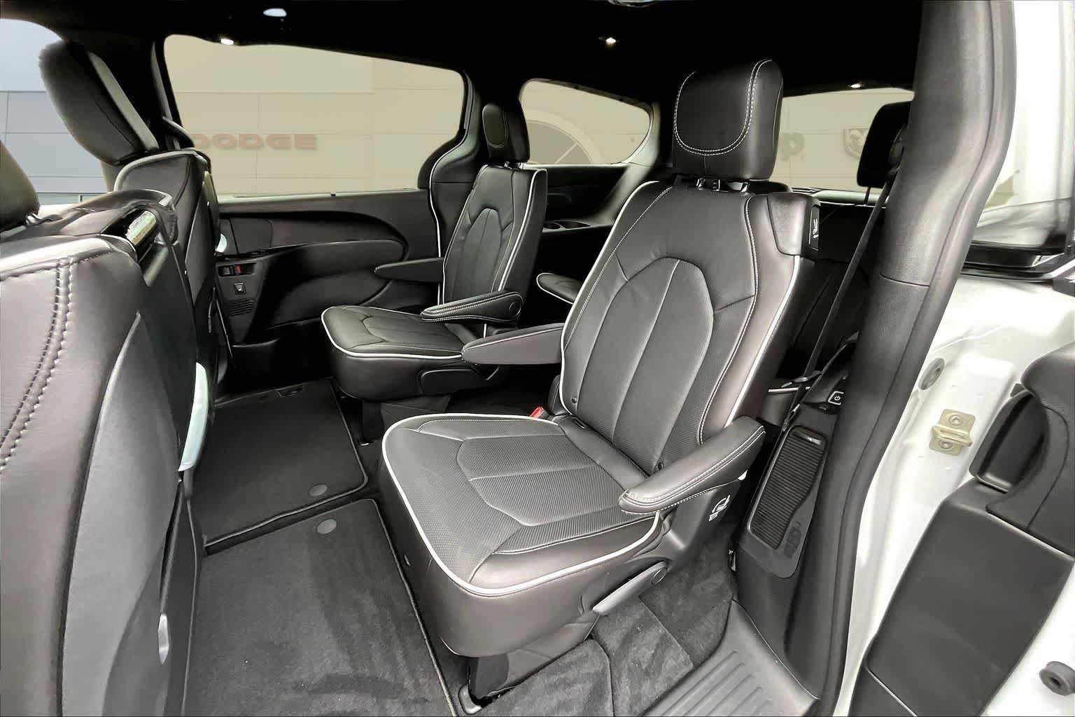 New 2026 Chrysler Pacifica Limited w/ Uconnect Theater Family Group AWD/4WD image 13