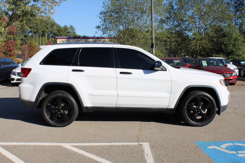 Used 2013 Jeep Grand Cherokee Overland RWD image 5