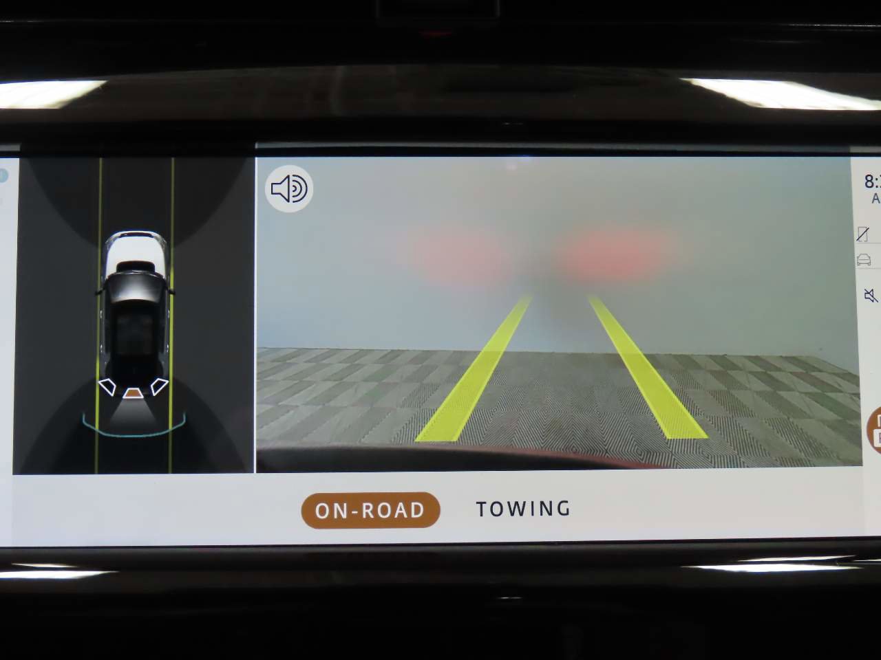 Used 2023 Land Rover Discovery Sport SE R-Dynamic image 13