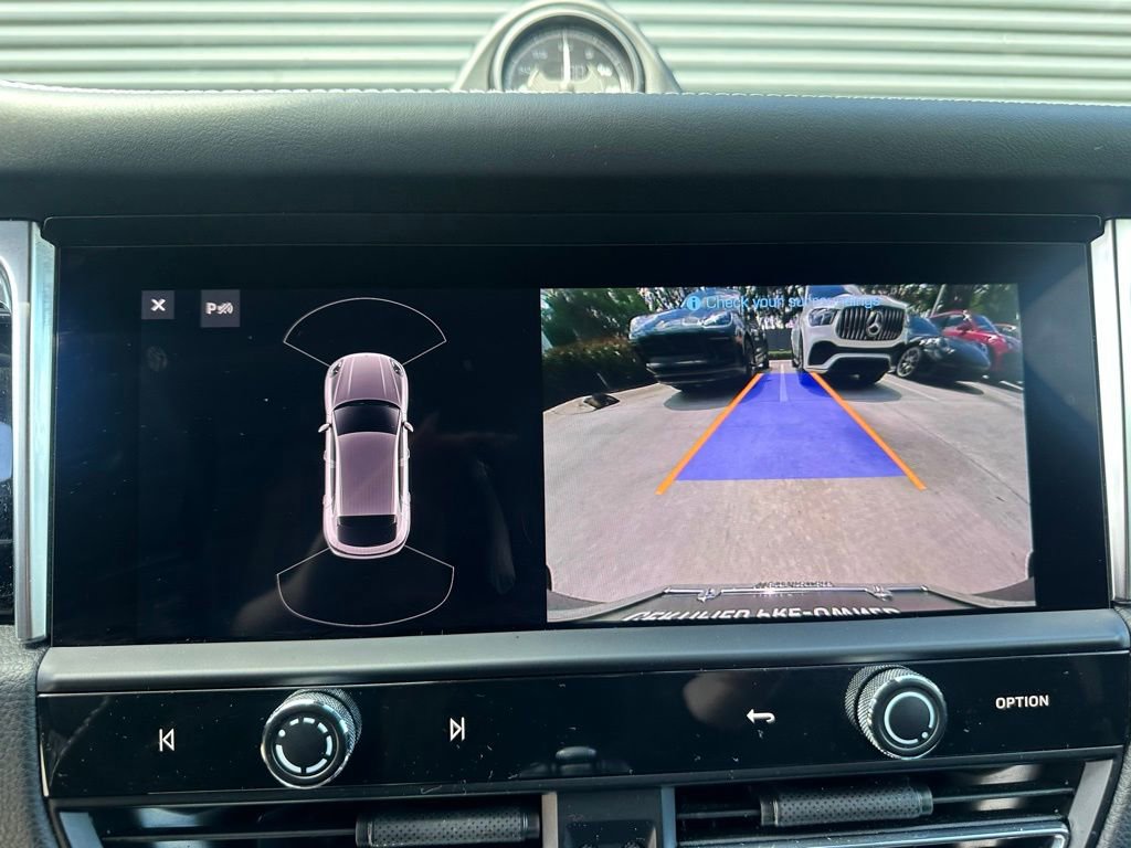 Certified 2023 Porsche Macan AWD/4WD image 30