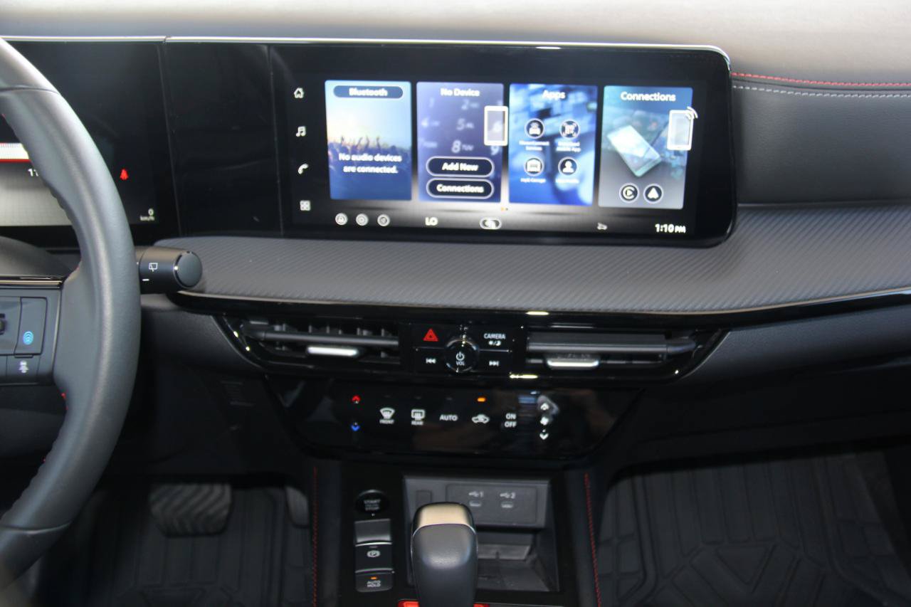 Used 2026 Nissan Kicks SR FWD image 14