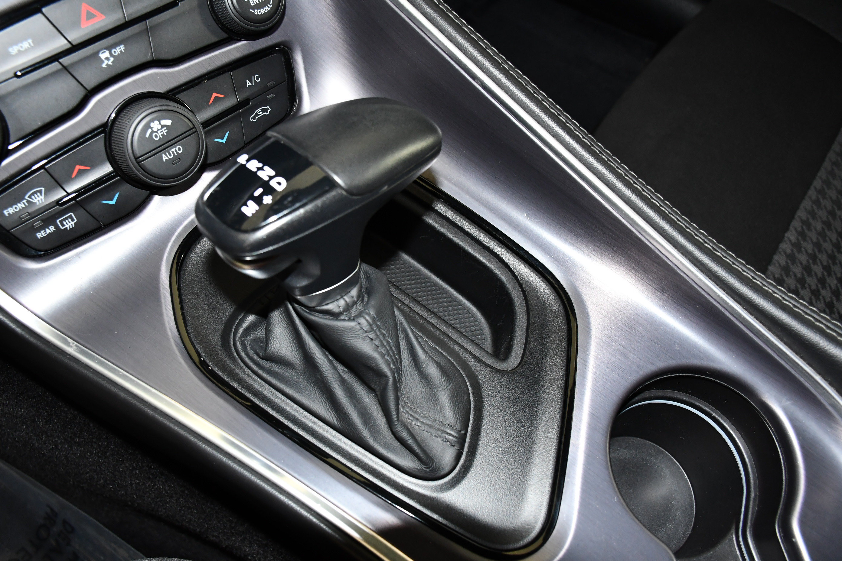 Used 2016 Dodge Challenger SXT RWD image 17