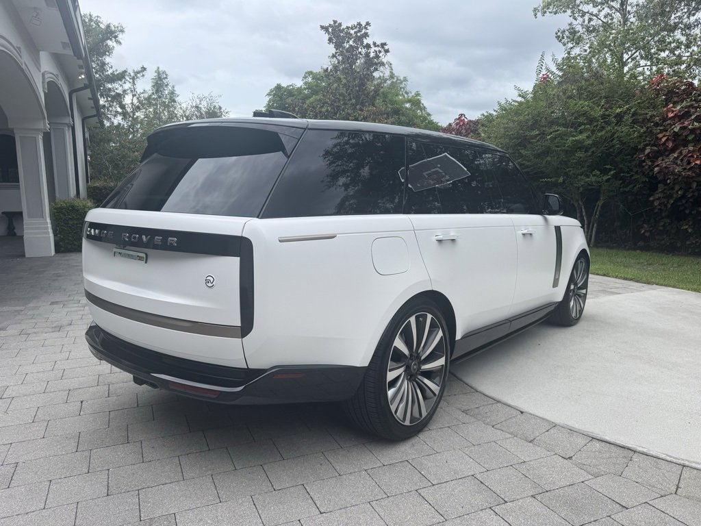 Used 2025 Land Rover Range Rover SV image 12