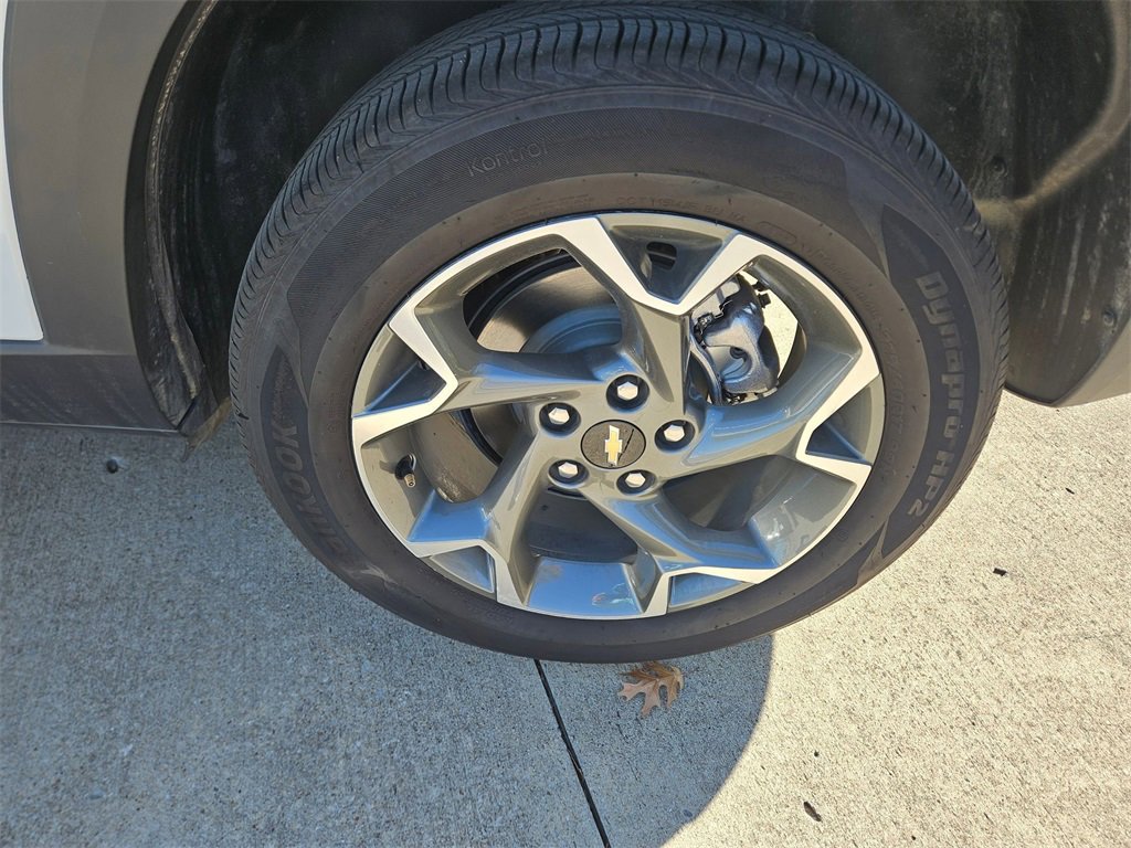 Used 2025 Chevrolet Trax LT w/ LT Convenience Package image 28