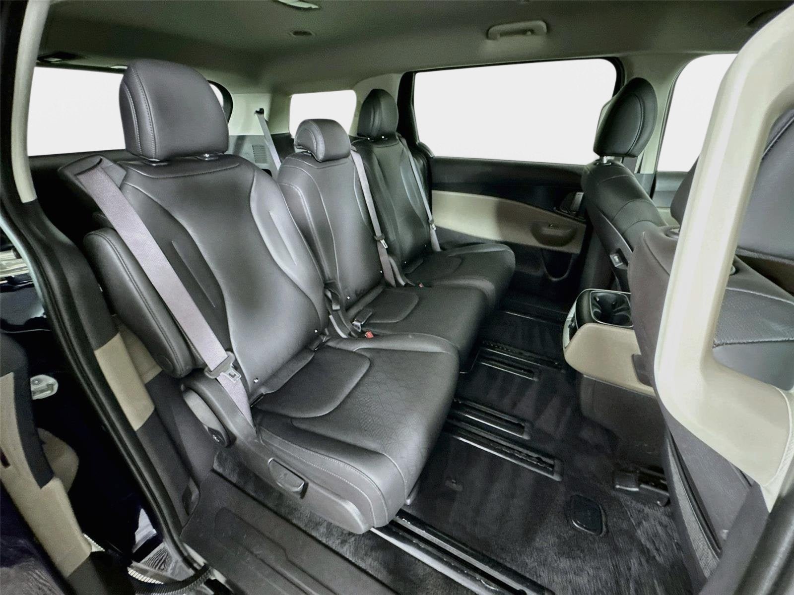 Certified 2025 Kia Carnival FWD image 27