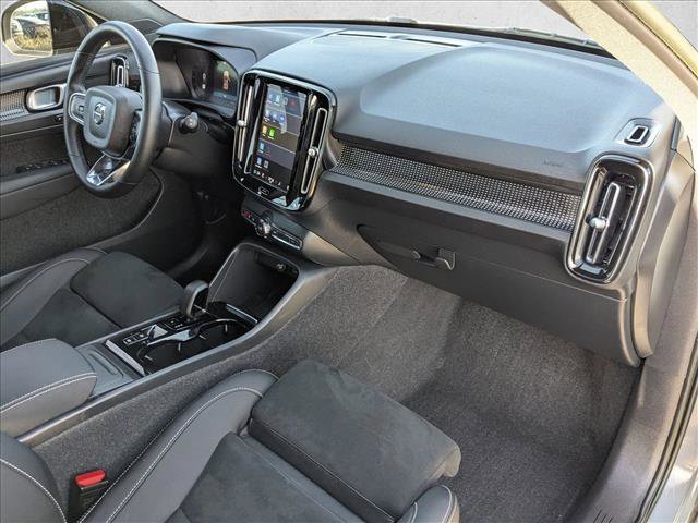 Used 2023 Volvo XC40 B5 Plus w/ Protection Package Premier image 22
