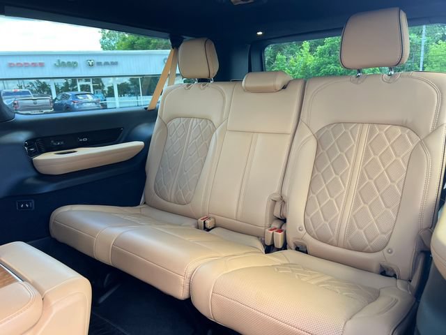 Used 2024 Jeep Grand Wagoneer L Series III w/ Rear Seat Video Group 1 AWD/4WD image 6
