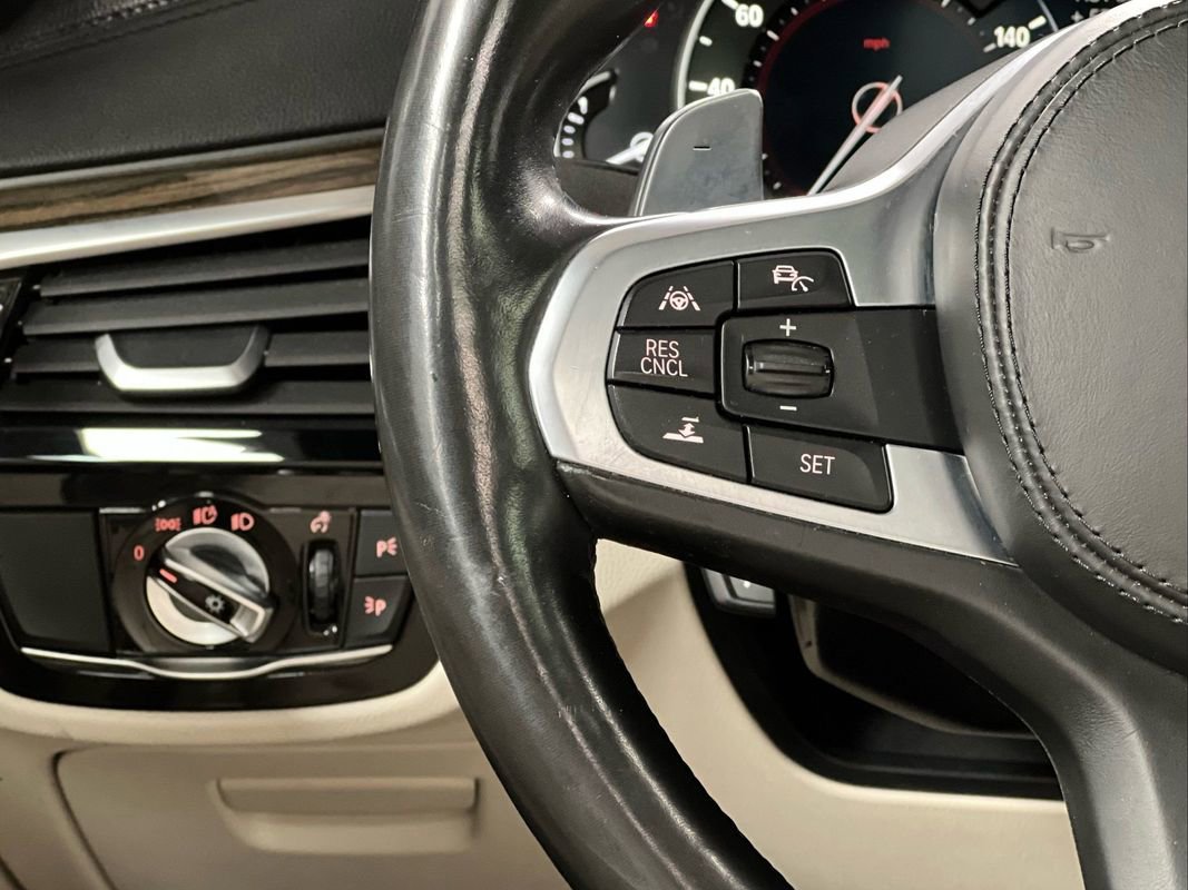 Used 2018 BMW M550i xDrive image 25