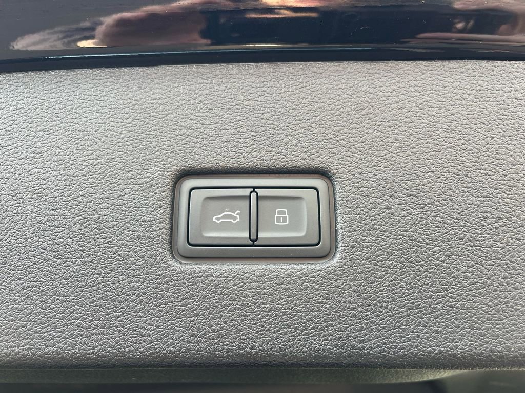 Used 2024 Audi Q8 Prestige image 34