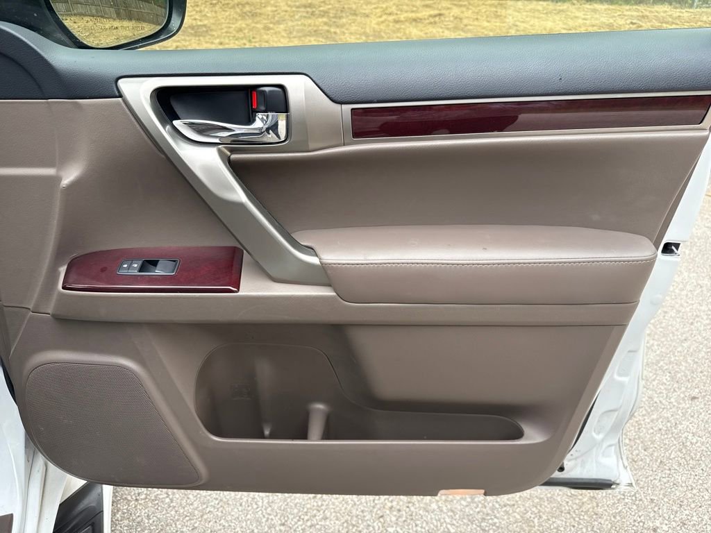 Used 2018 Lexus GX 460 Luxury w/ Preferred Accessory Package image 28