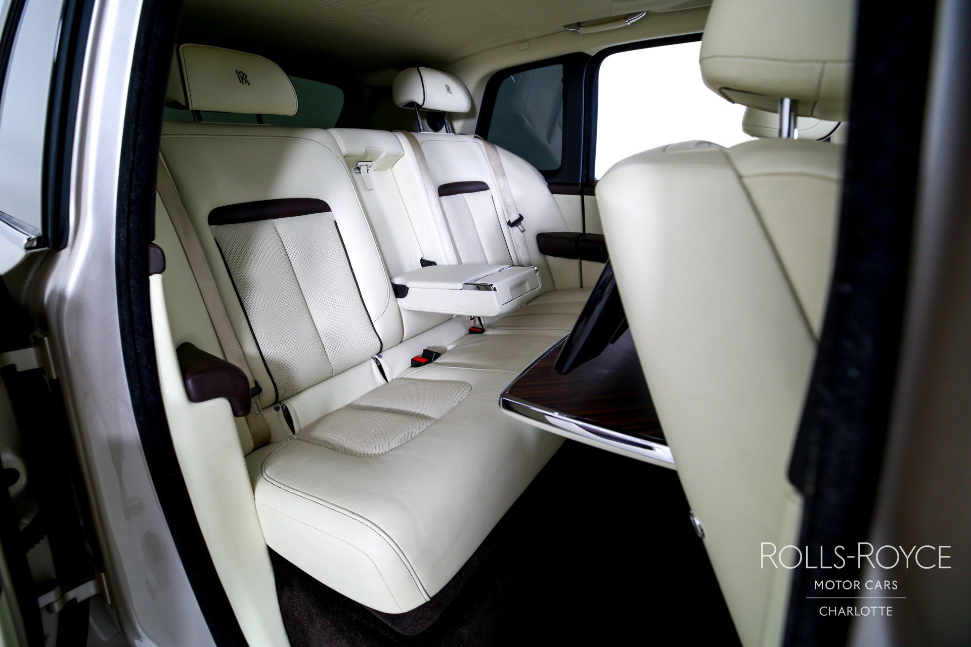 Used 2019 Rolls-Royce Cullinan image 28