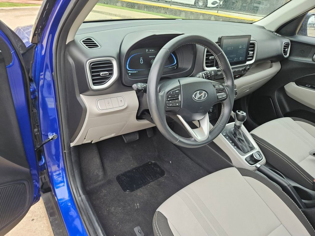 Used 2025 Hyundai Venue SEL FWD image 13