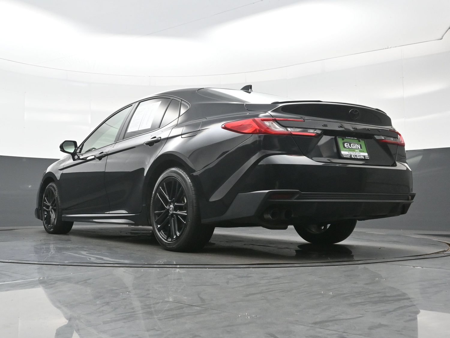 Used 2025 Toyota Camry SE AWD/4WD image 32