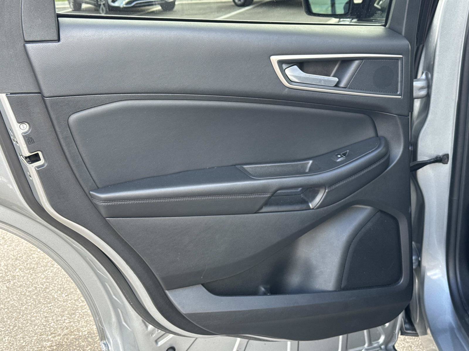 Used 2024 Ford Edge SEL AWD/4WD image 16