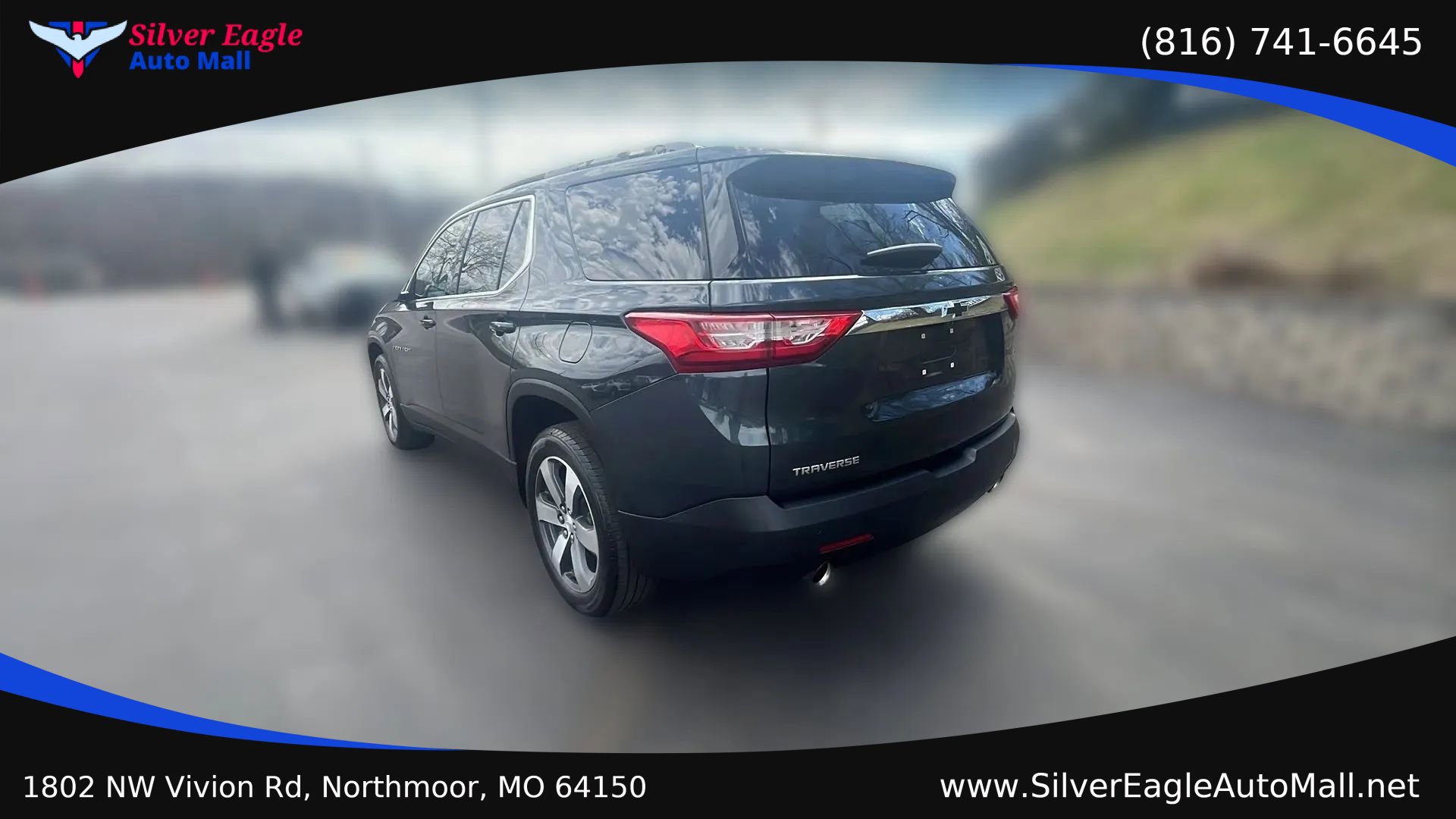 Used 2018 Chevrolet Traverse LT FWD image 3