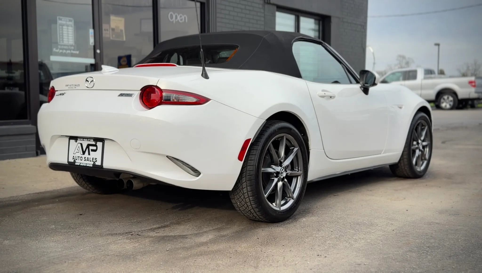 Used 2016 MAZDA MX-5 Miata Grand Touring image 2