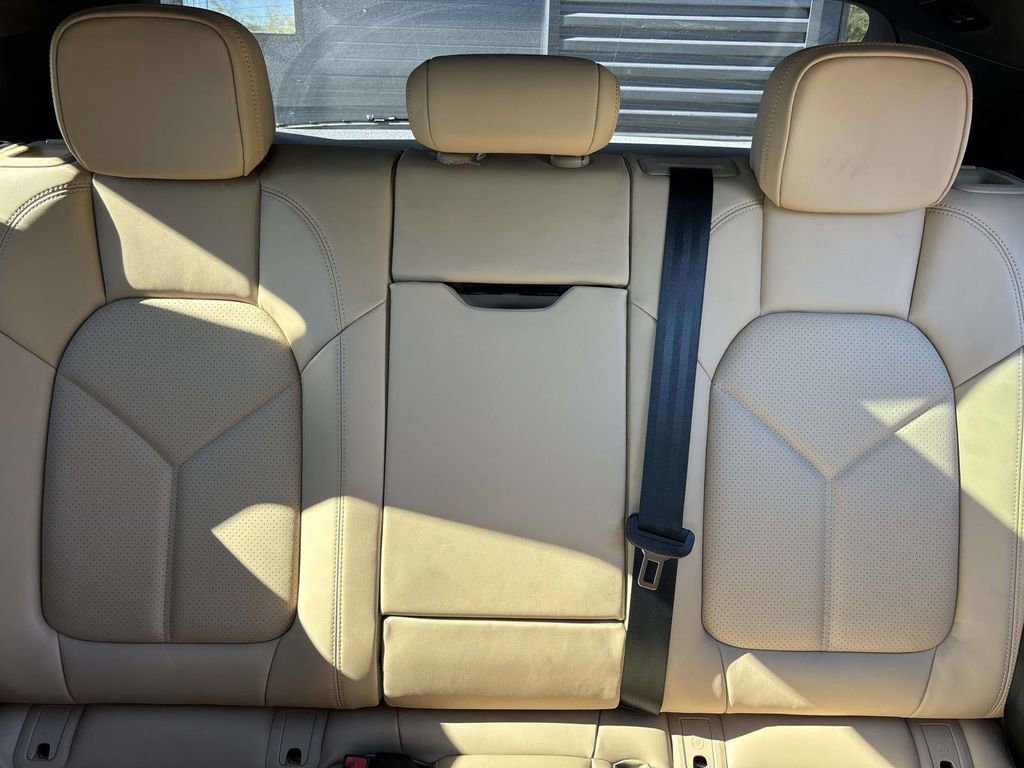 New 2026 Porsche Macan image 38