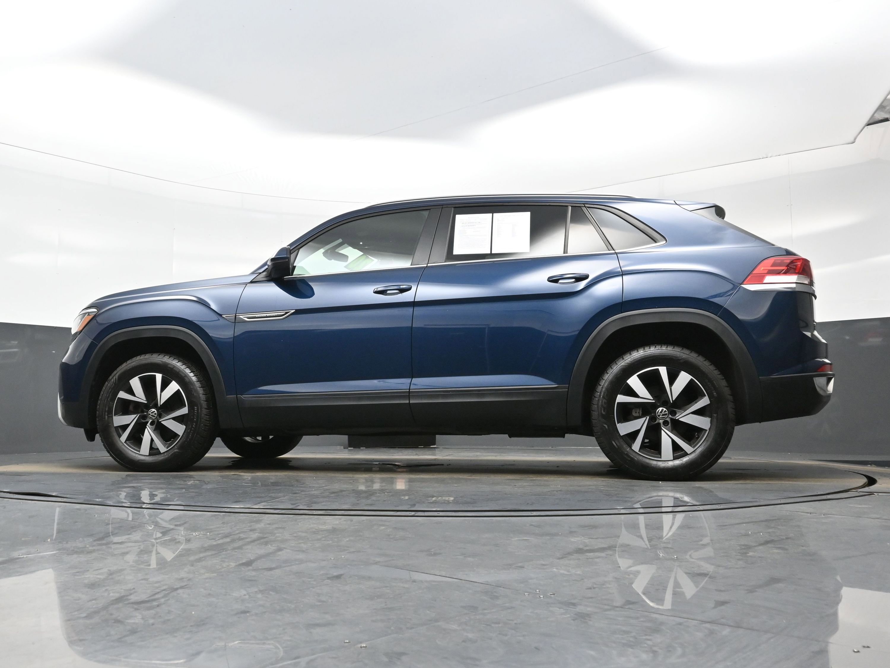 Used 2020 Volkswagen Atlas Cross Sport SE image 28