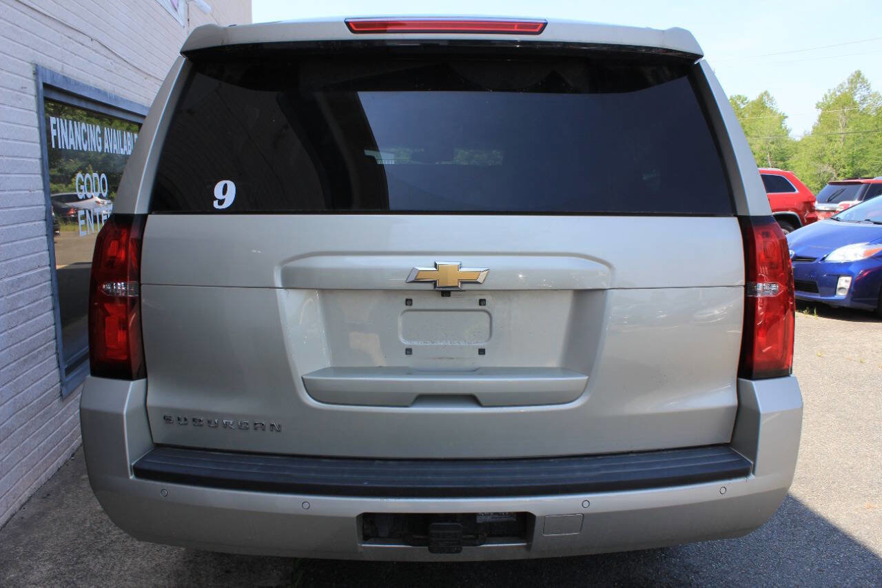 Used 2017 Chevrolet Suburban LT image 8