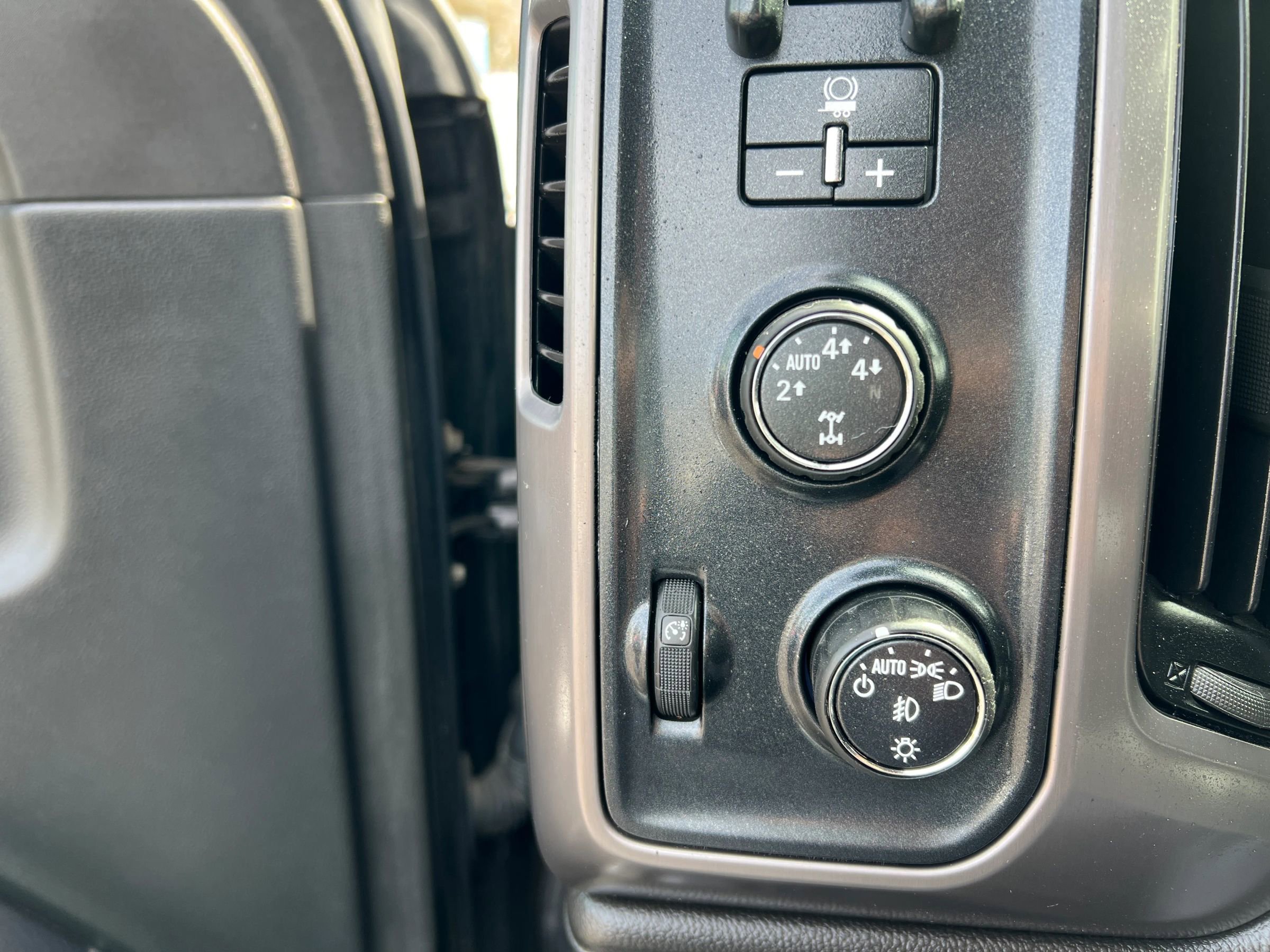 Used 2015 GMC Sierra 1500 SLE image 16