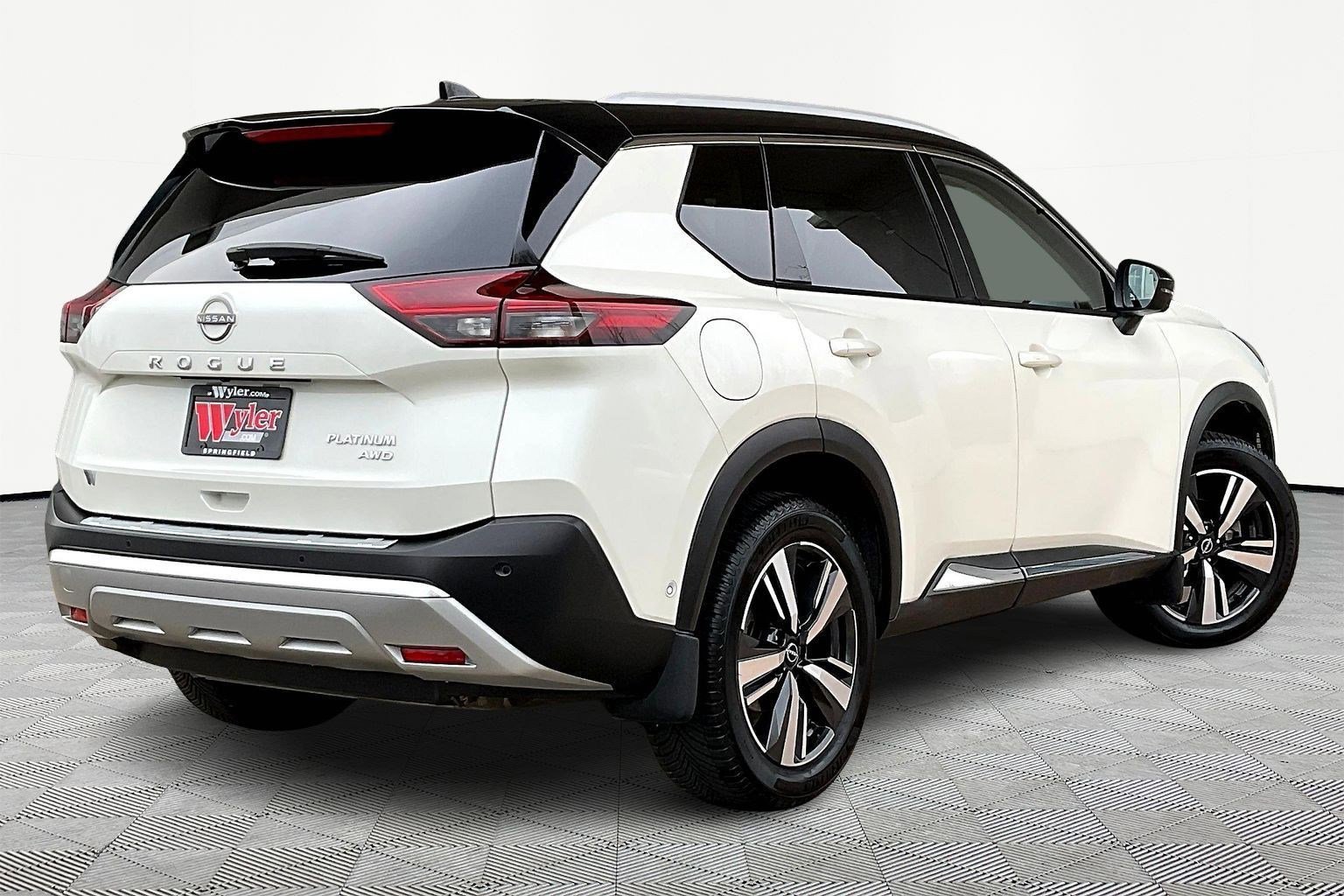 Used 2023 Nissan Rogue Platinum w/ Platinum Premium Package image 7