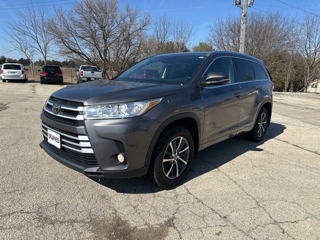 Used 2017 Toyota Highlander XLE image 19