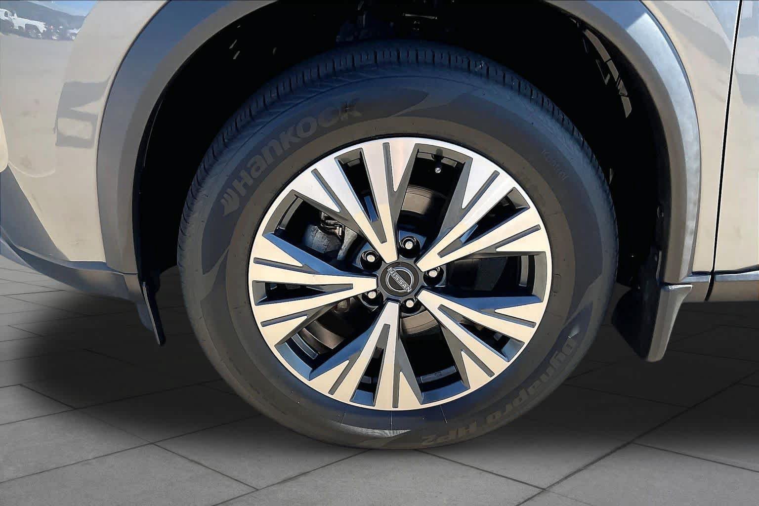 Used 2023 Nissan Rogue SV w/ SV Premium B Package AWD/4WD image 11